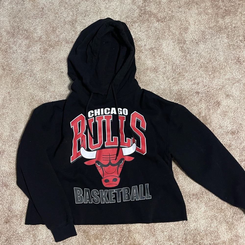 Graphic cropped hoodie